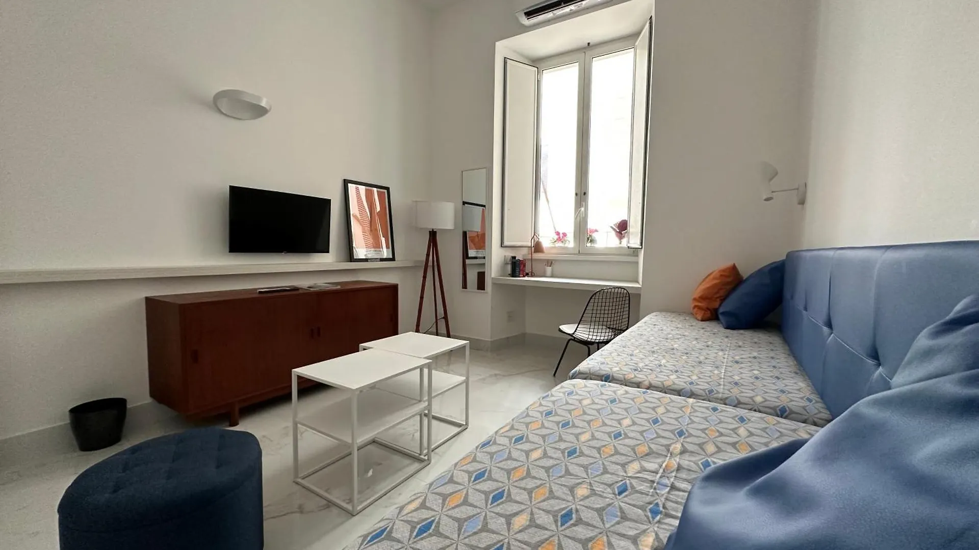 New! Cute Apart Rome